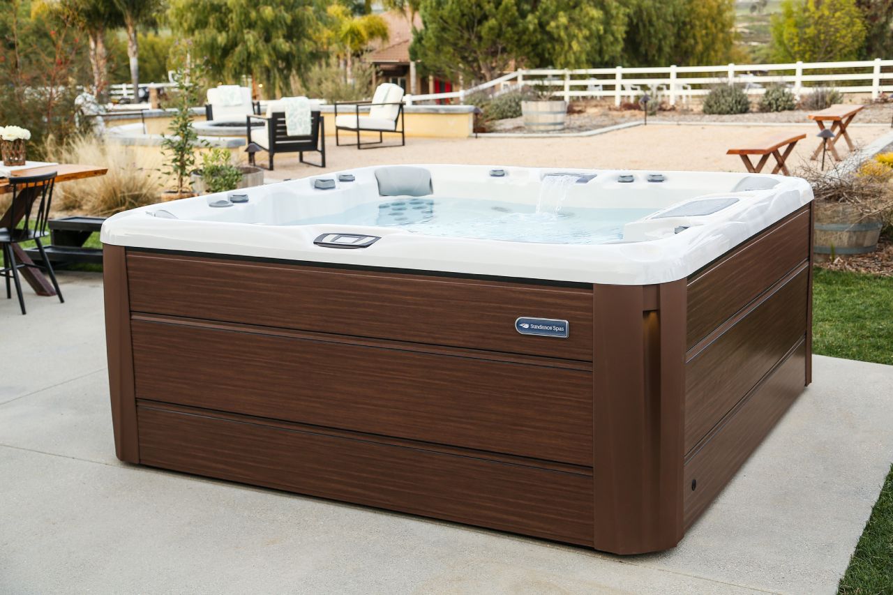 4 Top Reasons You Need a 6-Person Hot Tub